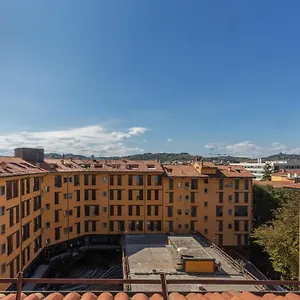 New!apt 2 Min Walk From Central Station Italia